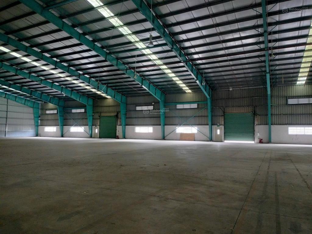 Cho thuê kho 2700m2 chiều cao đạt chuẩn 12m nền betong sạch đẹp giá thuê cạnh tranh