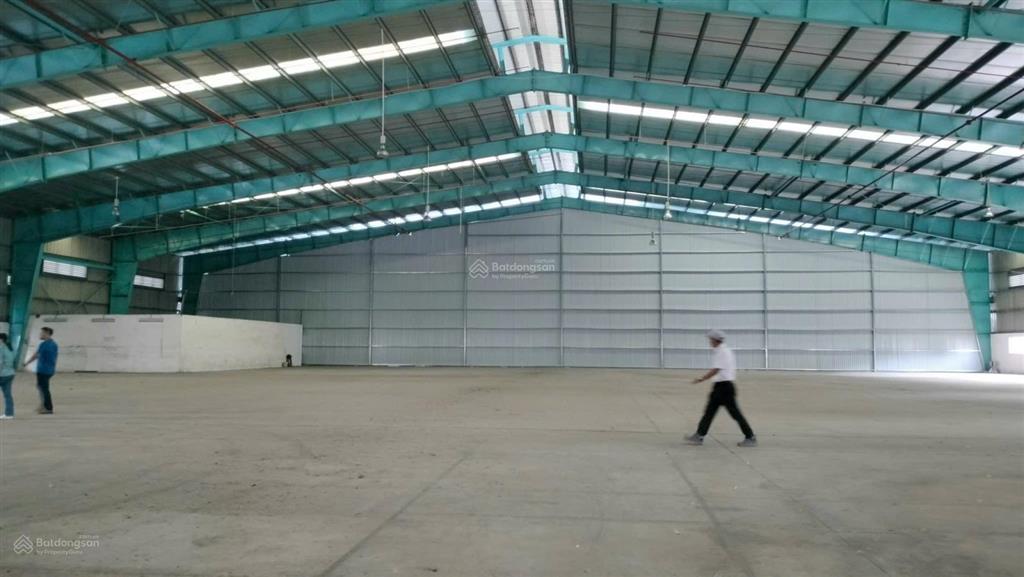 Cho thuê kho 2700m2 chiều cao đạt chuẩn 12m nền betong sạch đẹp giá thuê cạnh tranh