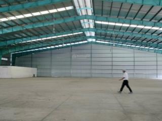 Cho thuê kho 2700m2 chiều cao đạt chuẩn 12m nền betong sạch đẹp giá thuê cạnh tranh