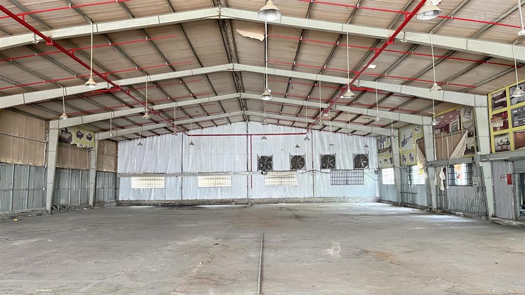 Cho thuê 5565m2 có hai phân xưởng, pccc tự động đường xe cont tại trường thọ