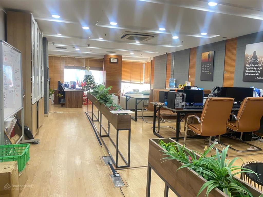 Cho thuê văn phòng diện tích 300m2 đường hoàng đạo thúy  giá tốt chỉ 250k/m2/th