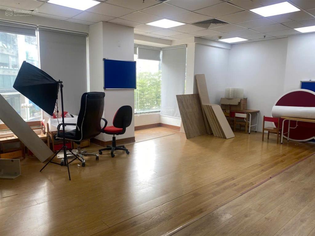 Cho thuê văn phòng diện tích 300m2 đường hoàng đạo thúy  giá tốt chỉ 250k/m2/th