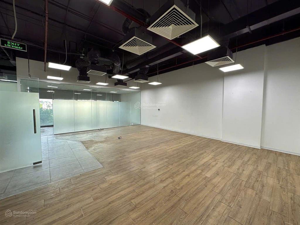 Cho thuê văn phòng 200m2 ngoại giao đoàn  miễn phí ngoài giờ  vuông vắn 2 mặt view