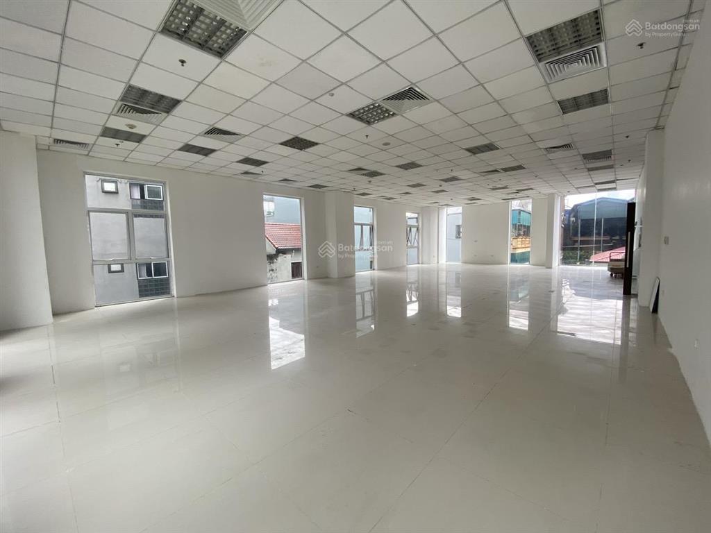Cho thuê văn phòng 300m2 đường cầu giấy  giá tốt