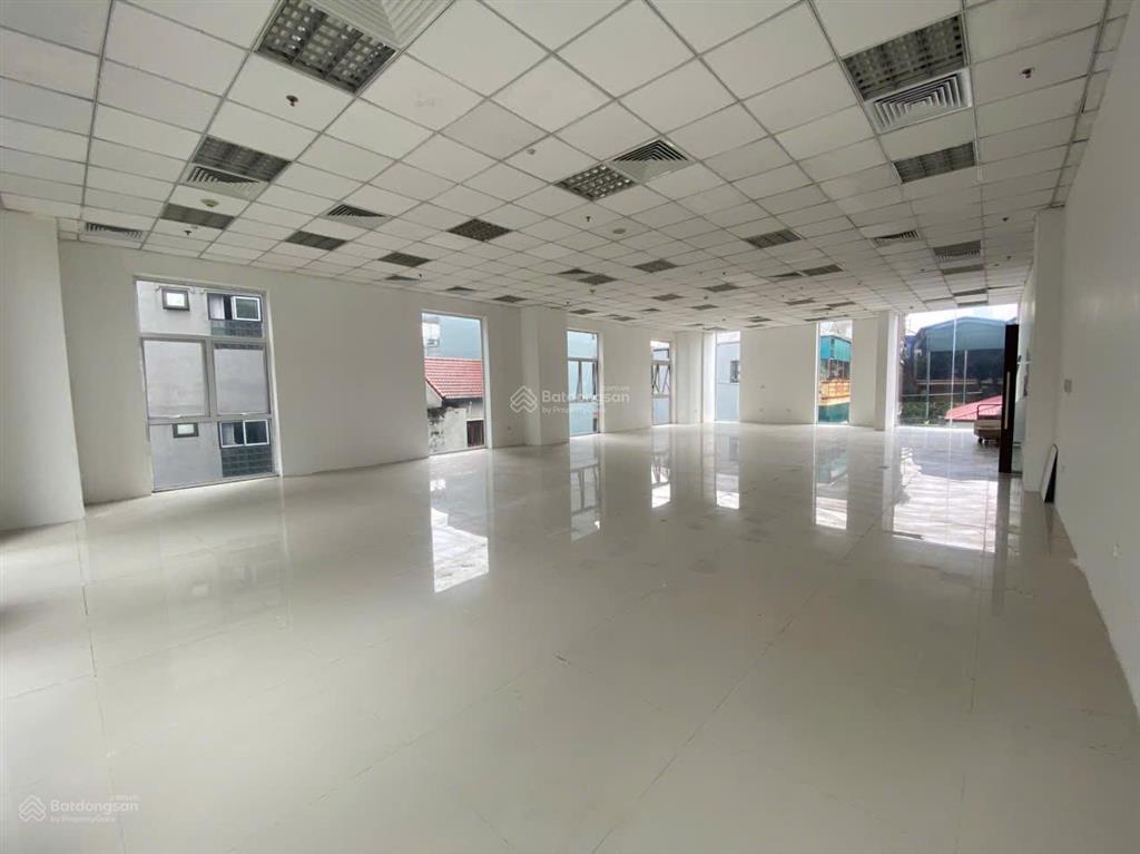 Cho thuê văn phòng 300m2 đường cầu giấy  giá tốt