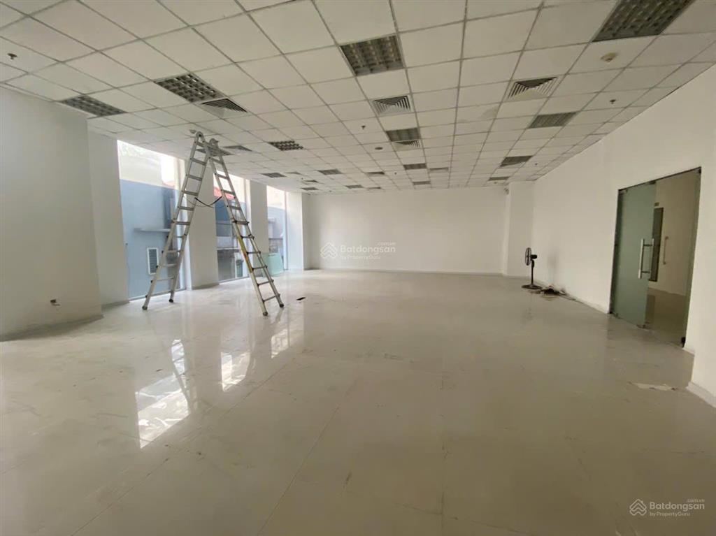 Cho thuê văn phòng 300m2 đường cầu giấy  giá tốt