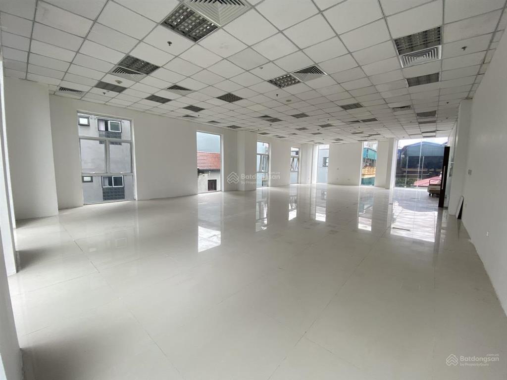 Cho thuê văn phòng 300m2 đường cầu giấy  giá tốt