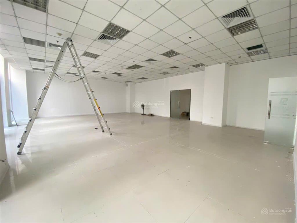 Cho thuê văn phòng 300m2 đường cầu giấy  giá tốt