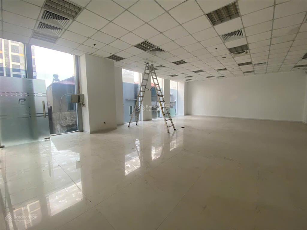 Cho thuê văn phòng 300m2 đường cầu giấy  giá tốt