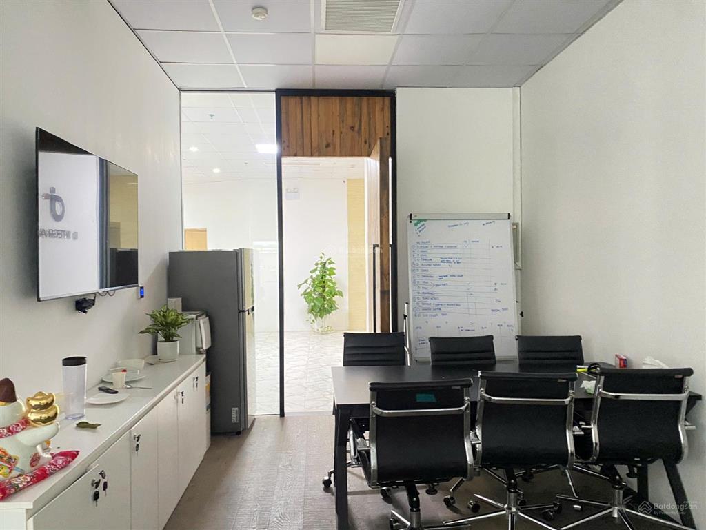 Cho thuê văn phòng 75m² full nội thất đường vũ phạm hàm  miễn phí ngoài giờ