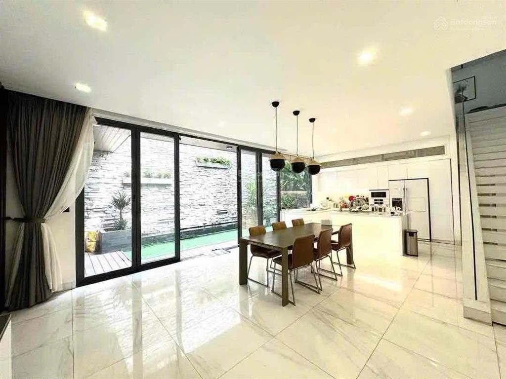 Bán biệt thự 3 tầng trung tâm hải châu. 207m2 ngang 12m. full nội thất xách vali vào ở ngay