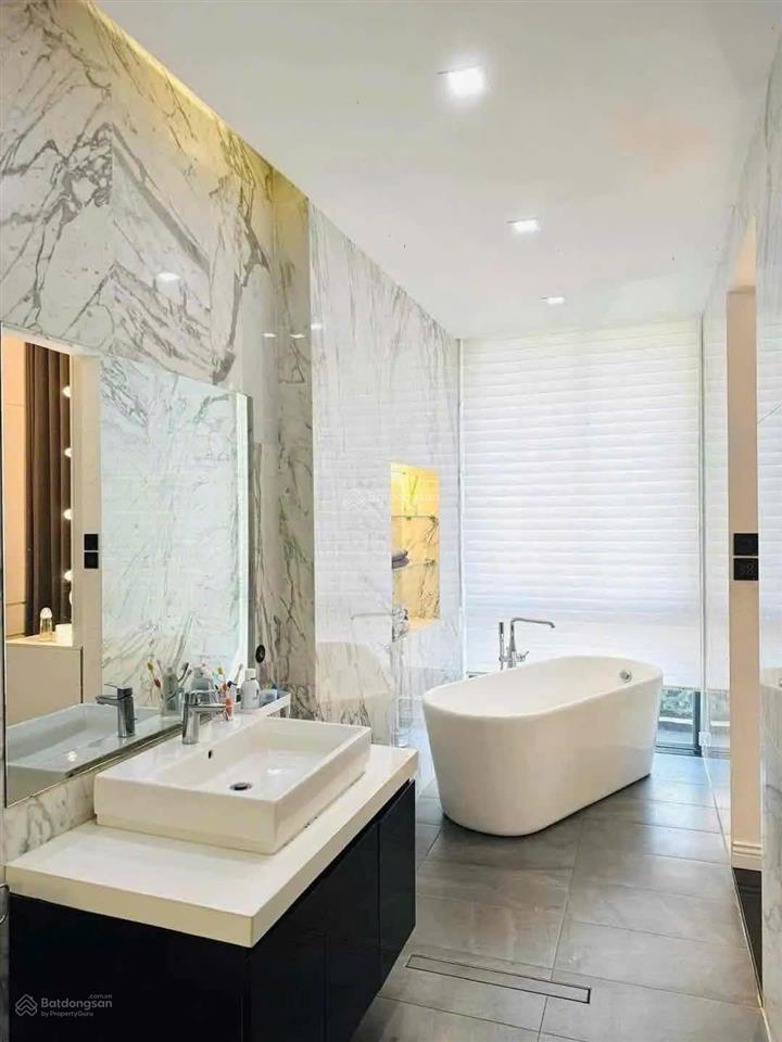 Bán biệt thự 3 tầng trung tâm hải châu. 207m2 ngang 12m. full nội thất xách vali vào ở ngay