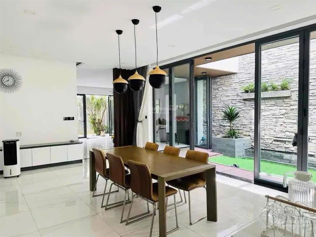 Bán biệt thự 3 tầng trung tâm hải châu. 207m2 ngang 12m. full nội thất xách vali vào ở ngay