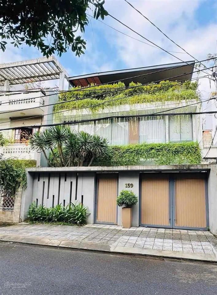 Bán biệt thự 3 tầng trung tâm hải châu. 207m2 ngang 12m. full nội thất xách vali vào ở ngay
