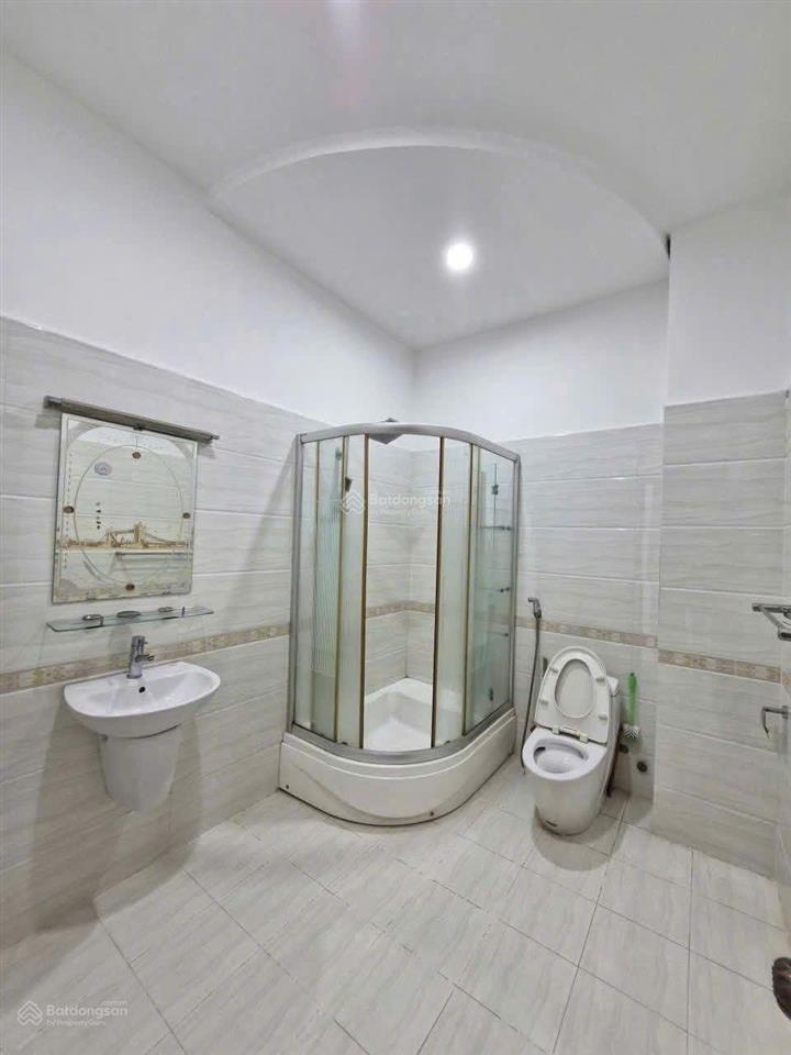 Cho thuê nhà 4.5x25 (trệt + 2 lầu + st + 6pn + 6wc) đối diện aeon tân phú