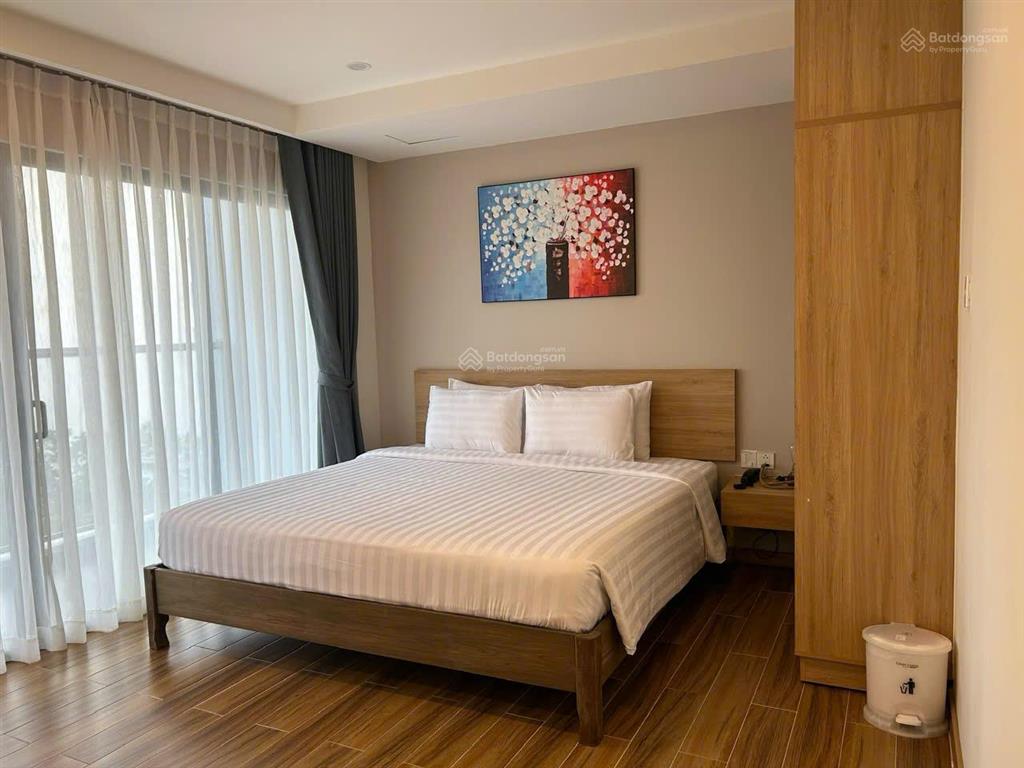 Bán khách sạn 7 tầng dt 100m2 hẻm 64 trần phú  lộc thọ cách biển vài bước chân giá chỉ 26,5 tỷ