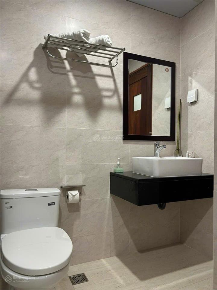 Bán khách sạn 7 tầng dt 100m2 hẻm 64 trần phú  lộc thọ cách biển vài bước chân giá chỉ 26,5 tỷ