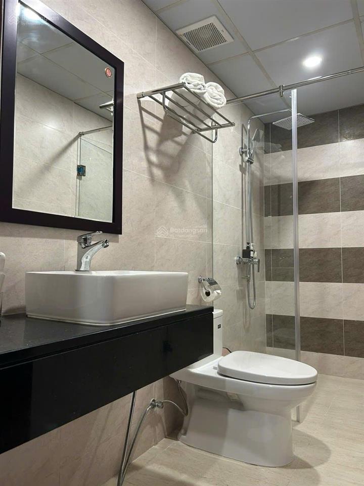 Bán khách sạn 7 tầng dt 100m2 hẻm 64 trần phú  lộc thọ cách biển vài bước chân giá chỉ 26,5 tỷ
