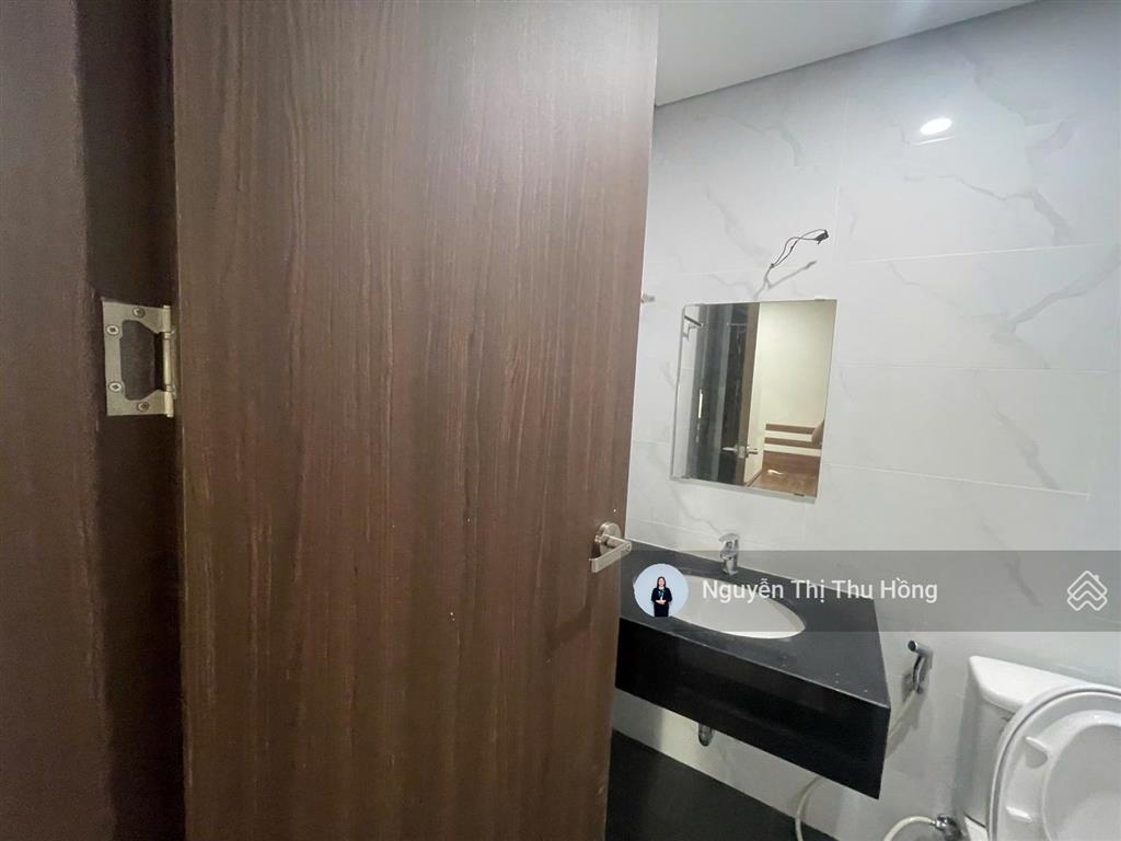 Trống căn 2pn 2wc fpt plaza 2 giá 10 triệu bao phí ql.  0906 565 ***