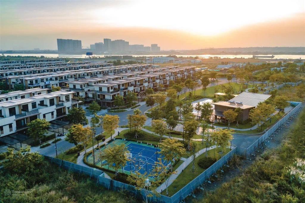 Nhà phố ngang 6m sổ hồng sẵn giá 6 tỷ 4.  0976 483 ***