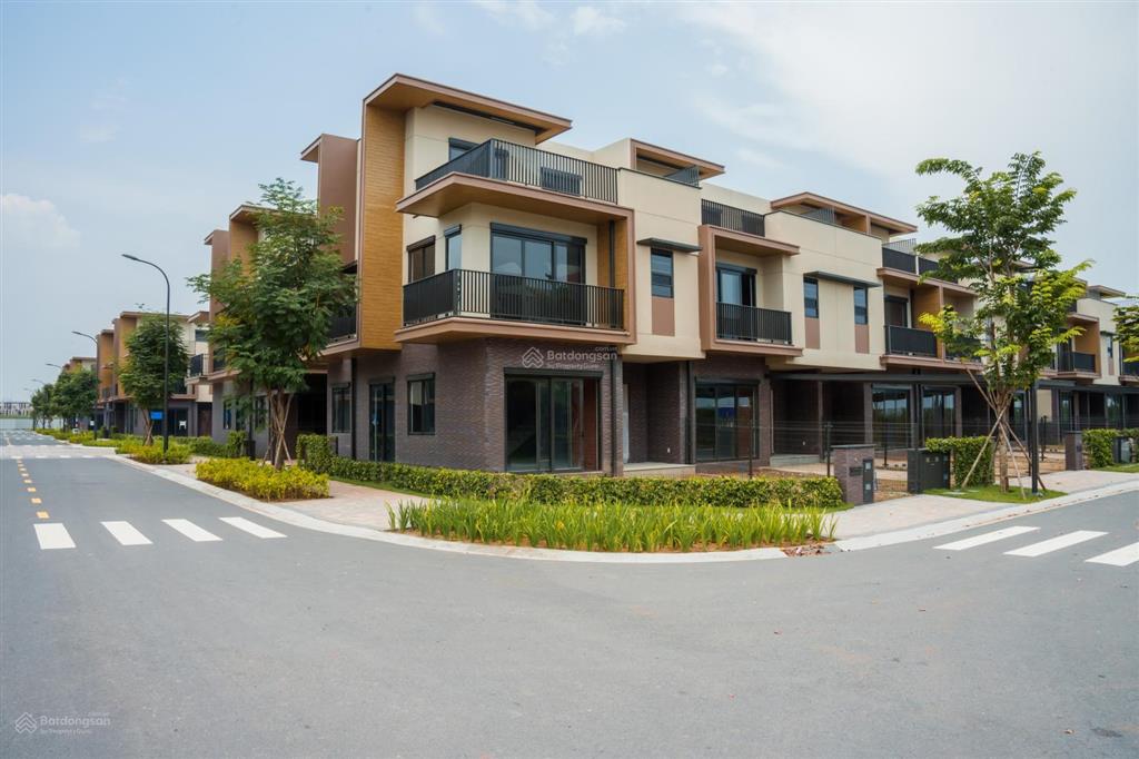 Nhà phố ngang 6m sổ hồng sẵn giá 6 tỷ 4.  0976 483 ***