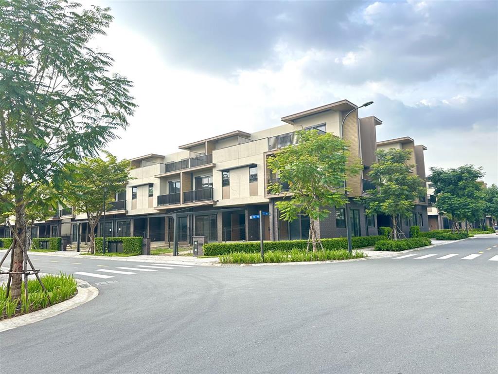 Chủ kẹt bank cần bán gấp căn nhà phố đã có sổ hồng gđ 1 khu đô thị izumi city.   0976 483 ***