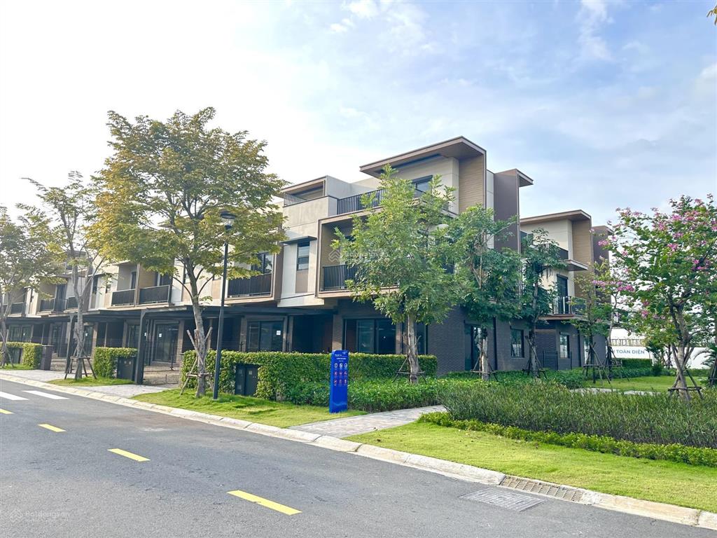 Căn góc bìa vườn giỏ hàng giá gốc chủ đầu tư khu đô thị izumi city. mẫu nhà th3, 8x20.5m(164m2).
