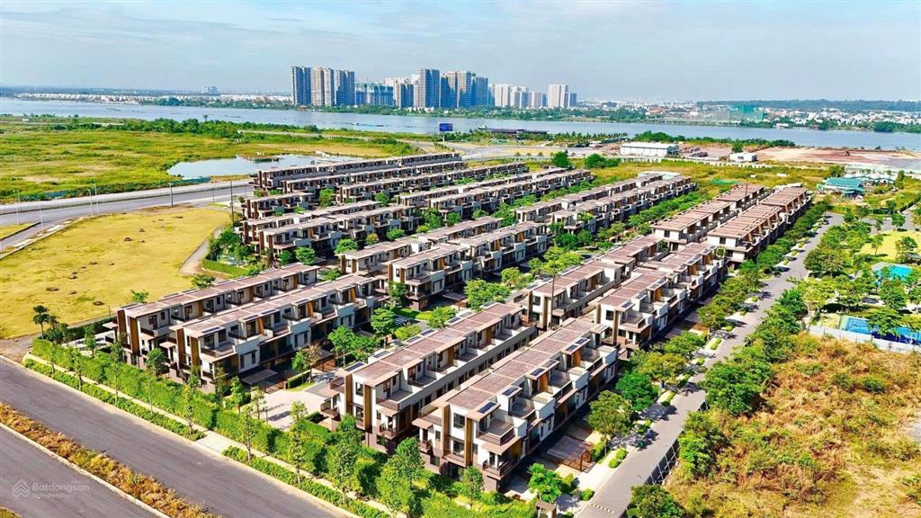 Bán nhà phố vườn izumi city  sổ hồng sẵn sàng tên.  0976 483 ***
