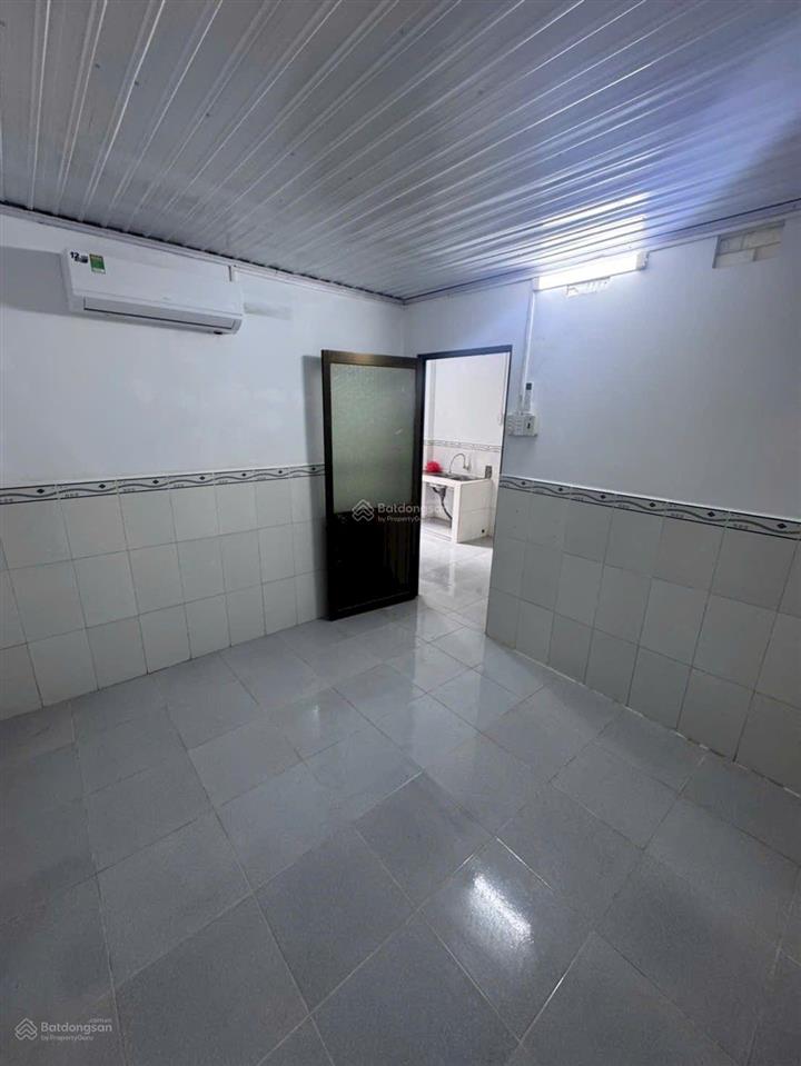 Bán căn nhà cấp 4 đường phan bội châu, khu dân cư đông đúc, gần trường học