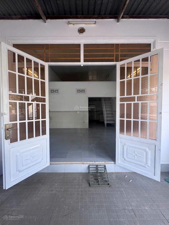 Bán căn nhà cấp 4 đường phan bội châu, khu dân cư đông đúc, gần trường học