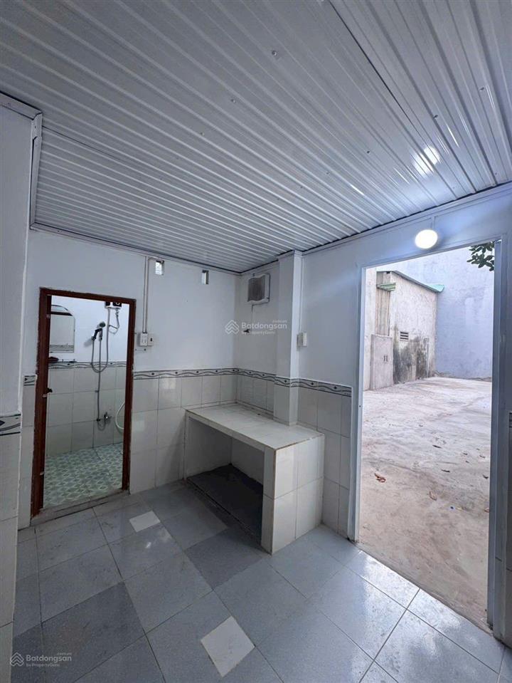 Bán căn nhà cấp 4 đường phan bội châu, khu dân cư đông đúc, gần trường học