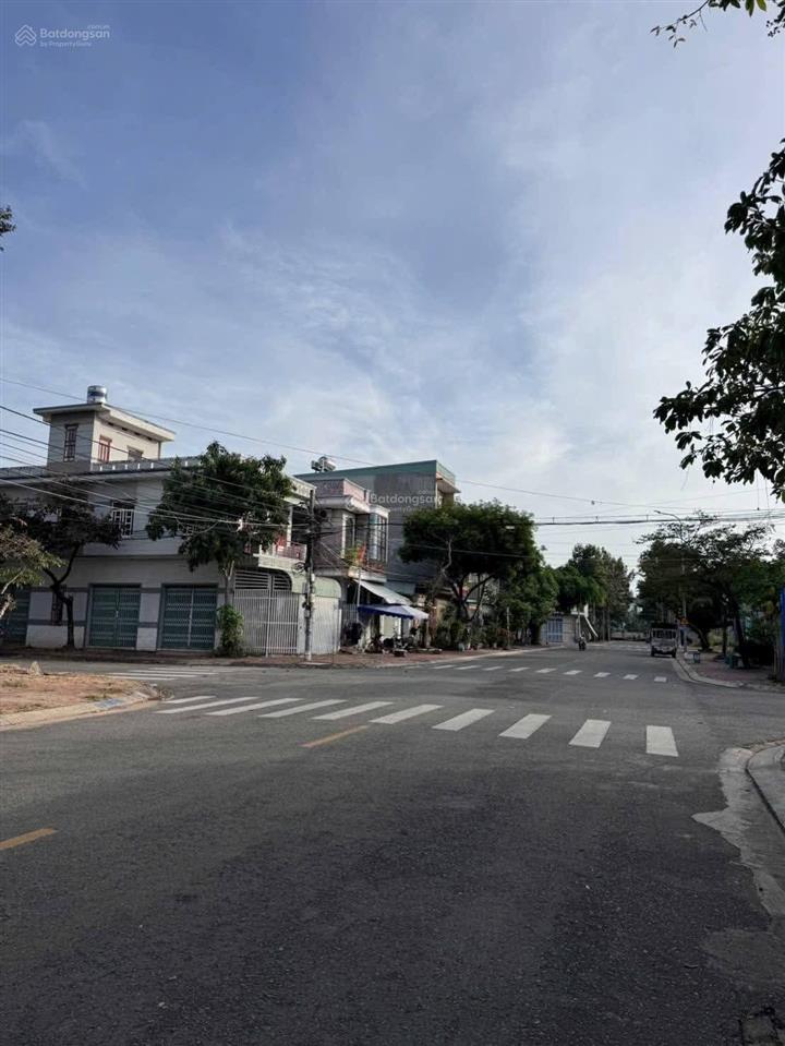 Bán căn nhà cấp 4 đường phan bội châu, khu dân cư đông đúc, gần trường học