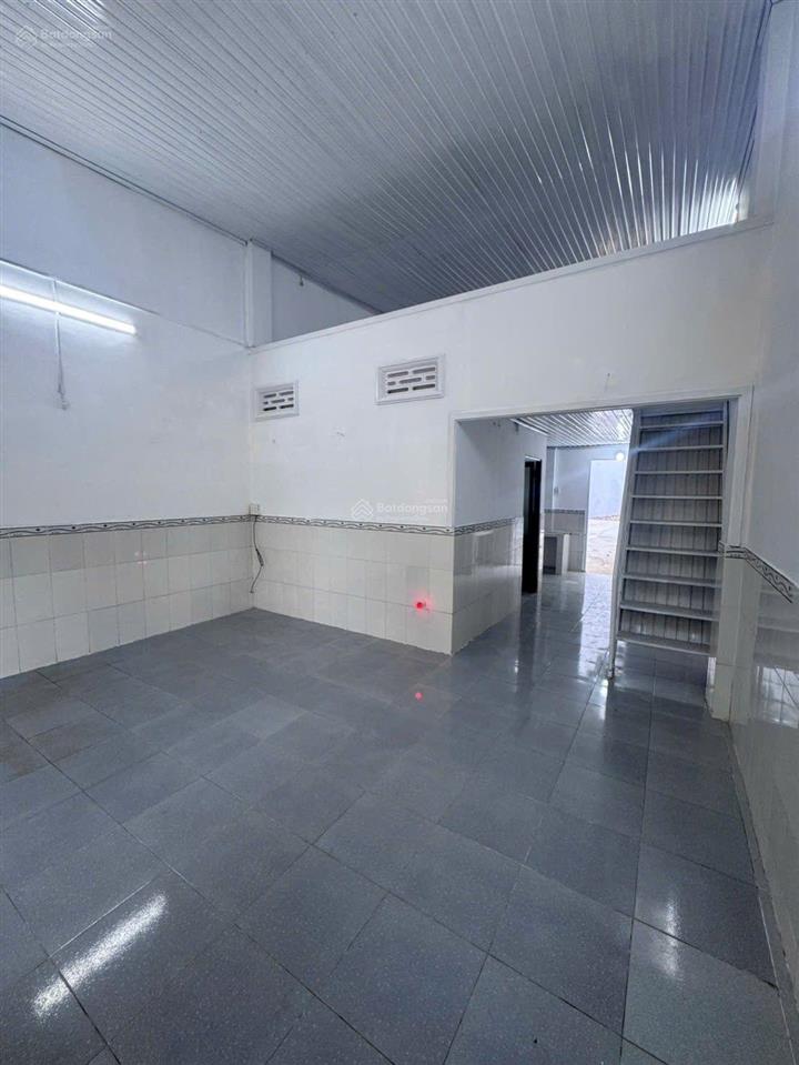 Bán căn nhà cấp 4 đường phan bội châu, khu dân cư đông đúc, gần trường học