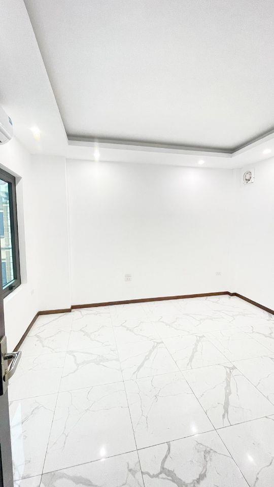 HIẾM-NHÀ HAI BÀ TRƯNG DÂN XÂY 5 TẦNG THANG MÁY, CHỈ 20M RA MP VỀ Ở NGAY_10,9TỶ