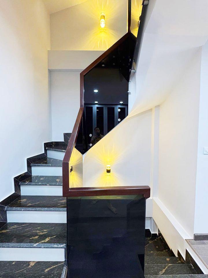 NHÀ LÒ ĐÚC 6 TẦNG THANG MÁY, ĐẸP NHƯ KHÁCH SẠN 5 SAO, 10M RA MP CHO THUÊ TỐT_15,5TỶ