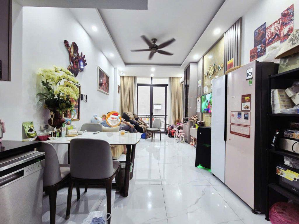 HIẾM-NHÀ ĐỐNG ĐA DÂN XÂY PHÂN LÔ BỘ CÔNG AN, OTO 7 CHỖ NGỦ TRONG NHÀ, KINH DOANH_10,6TỶ