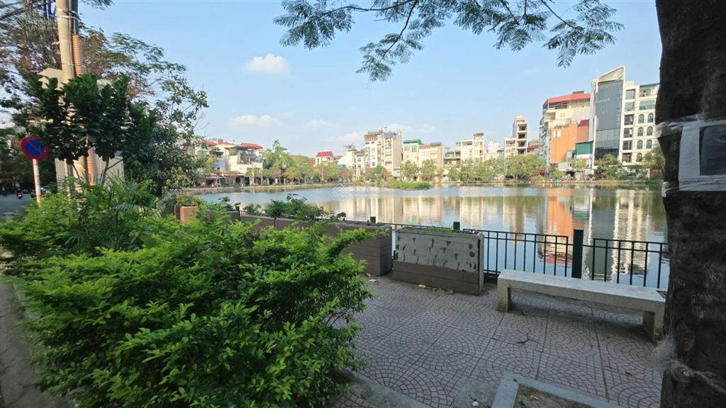 Mặt ngõ 135 đội cấn, ba đình đối diện hồ  ô tô tránh  kinh doanh vỉa hè 76m, 26 tỷ