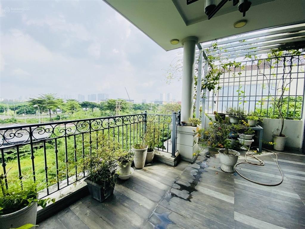 Bán biệt thự 130m2, 31 tỷ, tại khu dân cư ven sông sadeco, tân phong, q.7, hcm giá ưu đãi