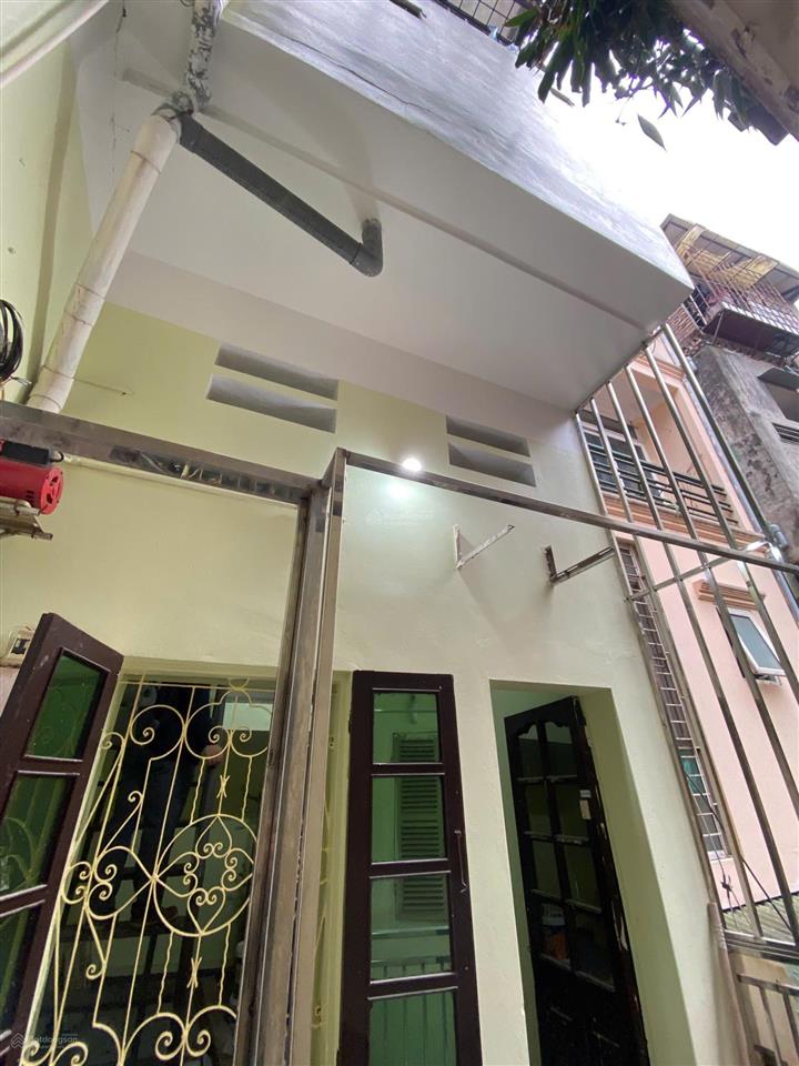 Bán nhà trong ngõ phố hàng mã, từ tầng 2 trở lên, 3 tầng 1 lửng, thoáng mát khép kín