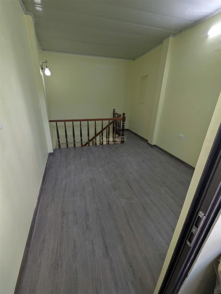 Bán nhà trong ngõ phố hàng mã, từ tầng 2 trở lên, 3 tầng 1 lửng, thoáng mát khép kín