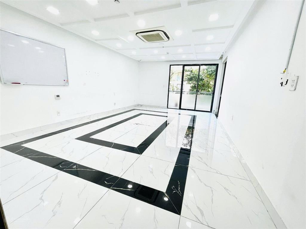 Cho thuê căn góc nội khu hà đô centrosa  4 tầng  văn phòng, studio, đào tạo,...