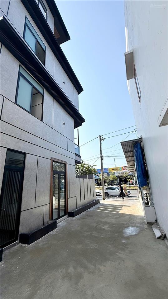 Bán nhà 4 tầng mặt đường võ nguyên giáp. gần ngay bến xe liên tỉnh nha trang