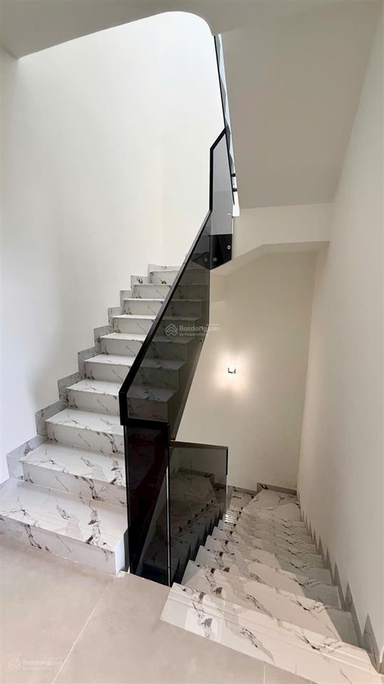 Bán nhà 4 tầng mặt đường võ nguyên giáp. gần ngay bến xe liên tỉnh nha trang