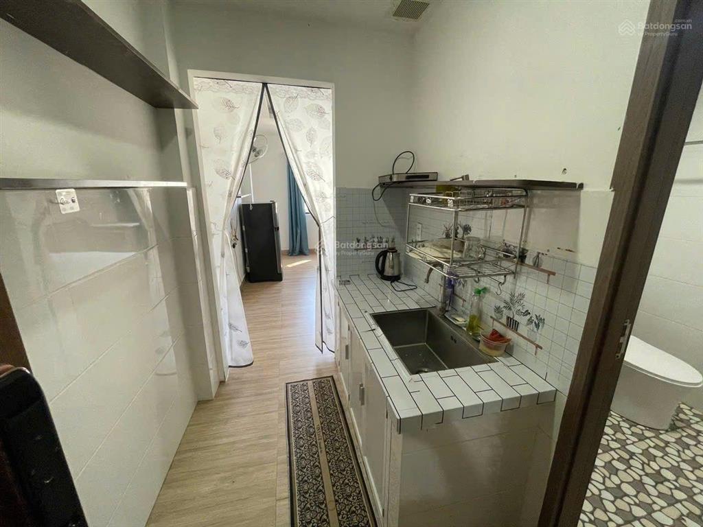 Bán nhà ngay tô hiệu gần biển nha trang. nhà sẵn 4 căn hộ mini đang cho thuê dòng tiền mỗi tháng.