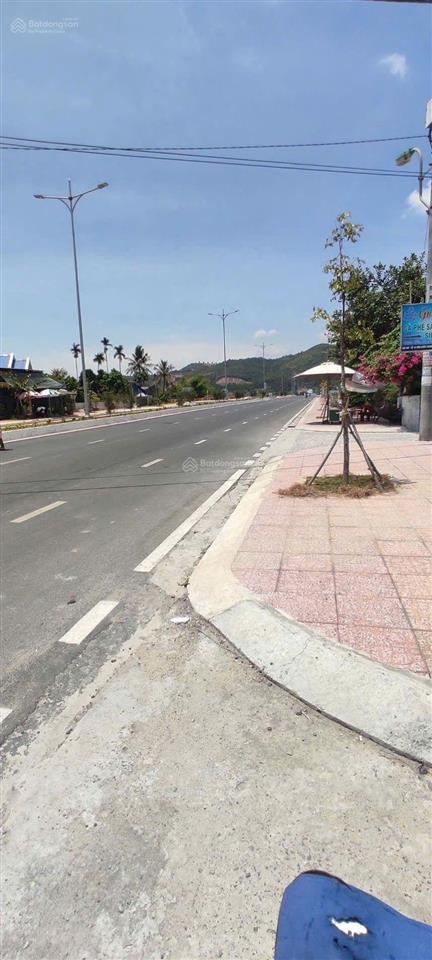 Bán đất thôn xuân tự 1, vạn hưng khánh hòa .dt 340.2m2 ngang 9.8m2 đường ô tô.vị trí gần biển