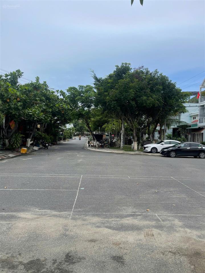 Bán 120m2 đất tđc hòn rớ 1  view công viên mát mẻ, ngang 8m  hướng đông nam.đường nhựa rộng 13m
