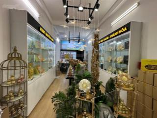 Cần sang nhượng mặt bằng cách biển chỉ vài chục mét  mặt tiền đường nguyễn chánh tp nha trang