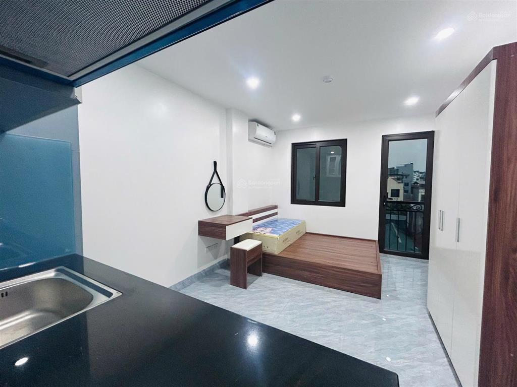 Cho thuê phòng láng hạ  nhà mới  đầy đủ đồ chỉ việc đến ở  ban công cửa sổ thoáng  giá 5tr8