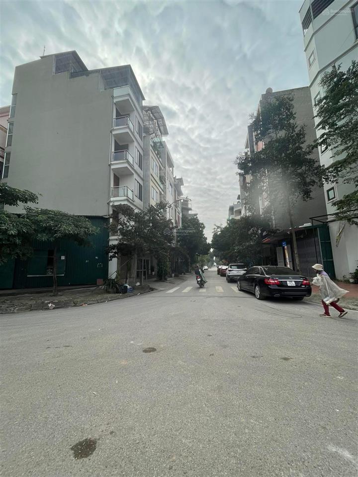 Bán đất phân lô yên sở  diện tích 80 mét  lô góc  vỉa hè  giá 24,5 tỷ