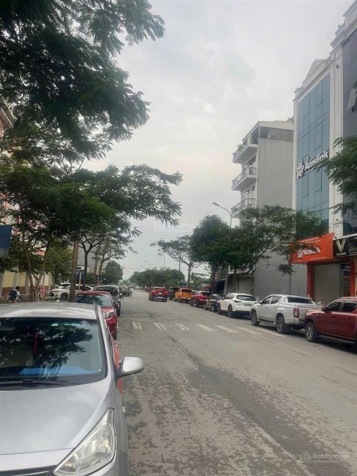 Bán đất đấu giá tứ hiệp  dt 84 m2, mt 6 mét, vỉa hè  kinh doanh  giá 22,1 tỷ